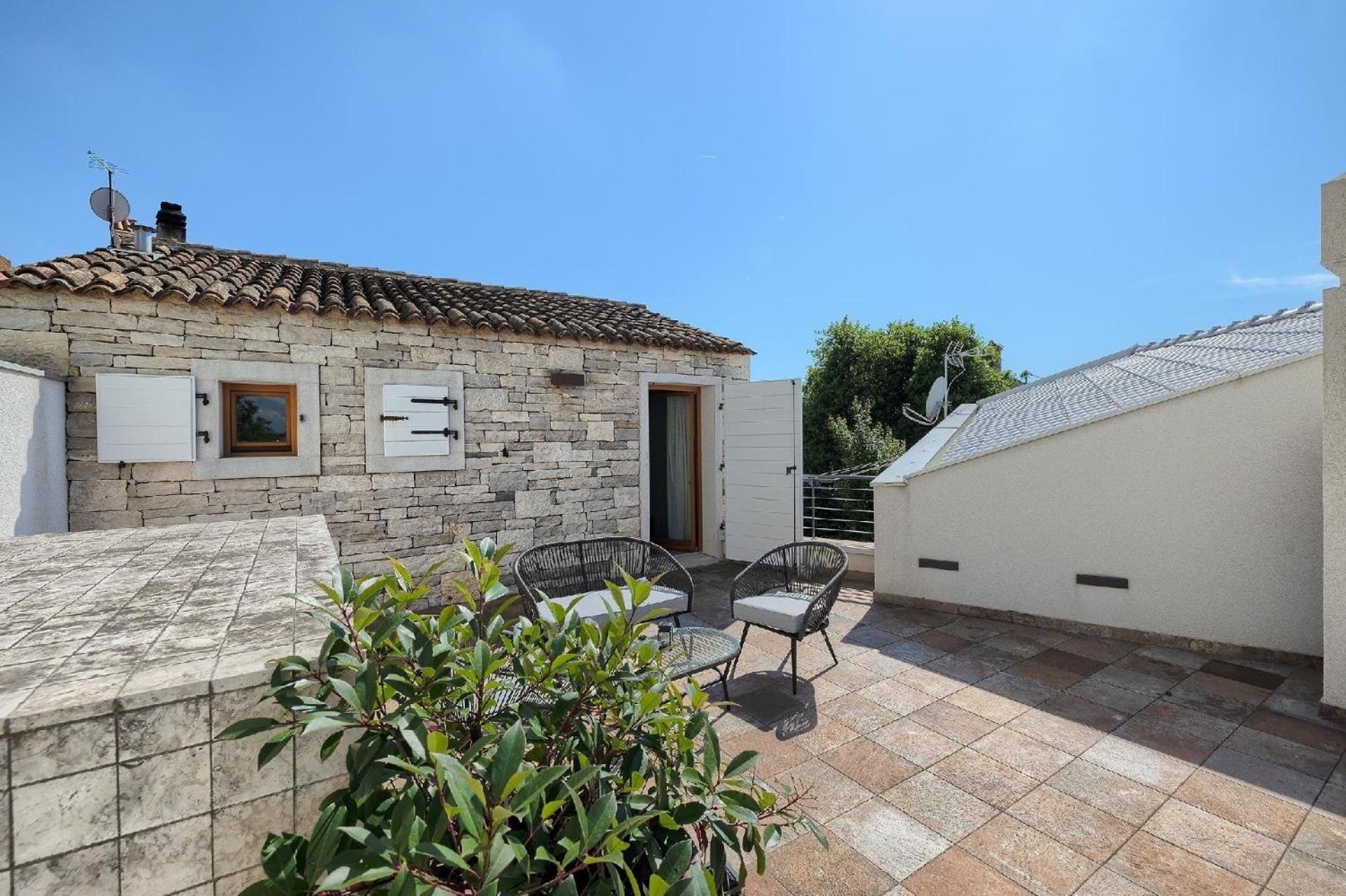 Počitniška hiša Mit Privatpool Fuer 6 Personen Ca 300 Qm In Pula, Istrien Istrische Riviera *