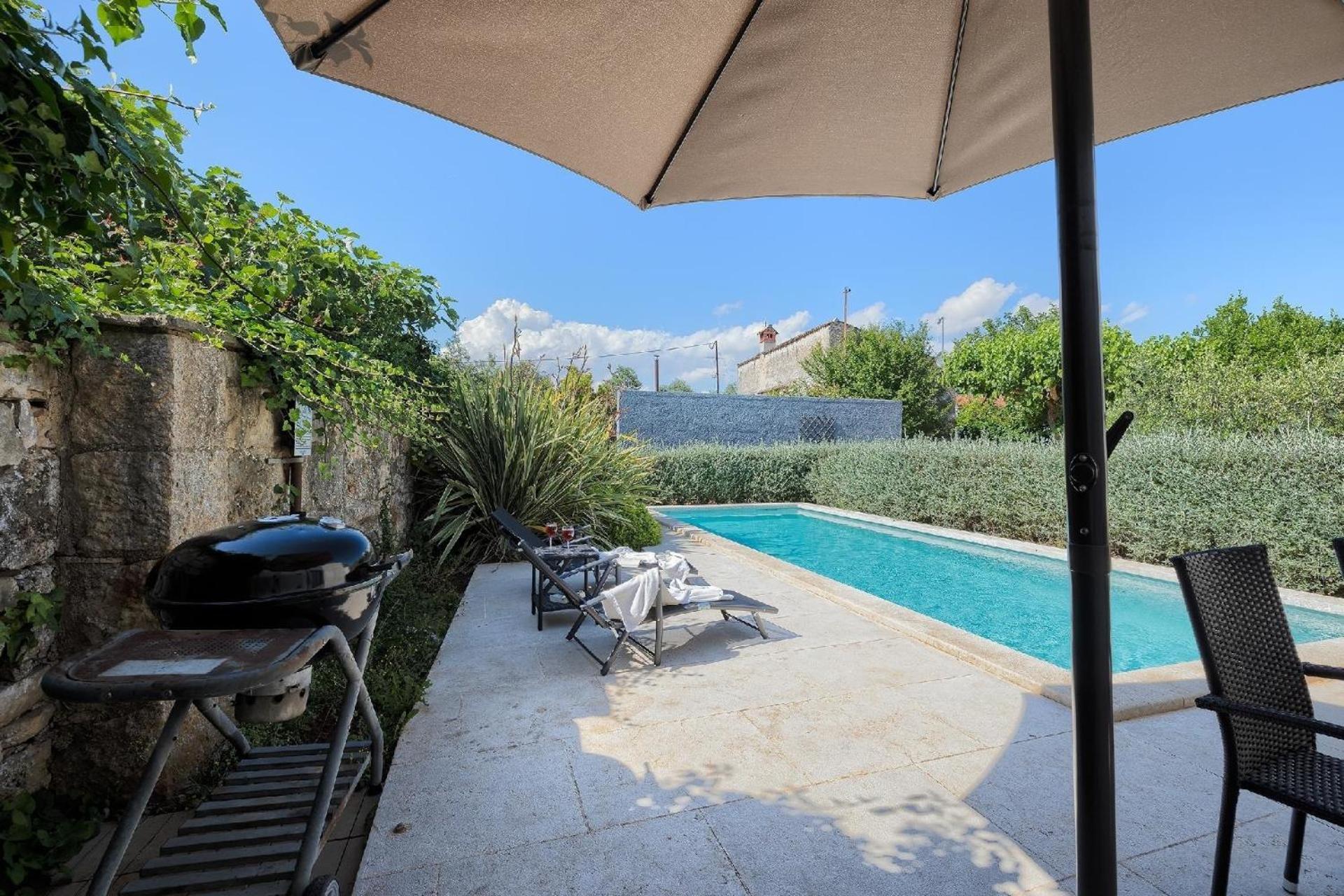 Mit Privatpool Fuer 6 Personen Ca 300 Qm In Pula, Istrien Istrische Riviera *